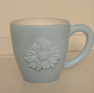 ⭐️40% Off⭐️ Starbucks Blue Daisy Handpainted Mug for Dining